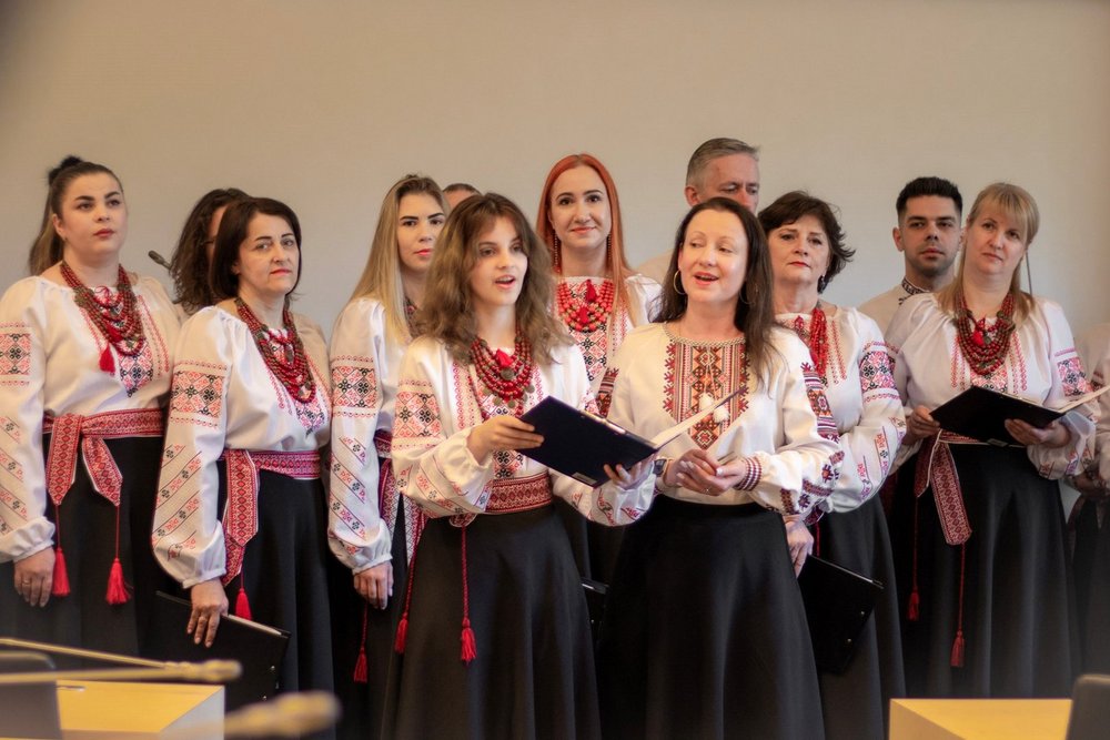 chór podczas występu